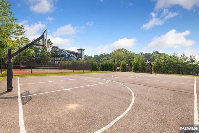 22 Veterans Drive, Wood Ridge, NJ 07075