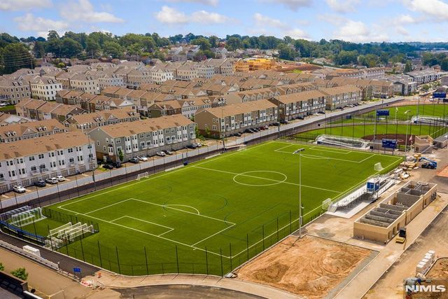 22 Veterans Drive, Wood Ridge, NJ 07075