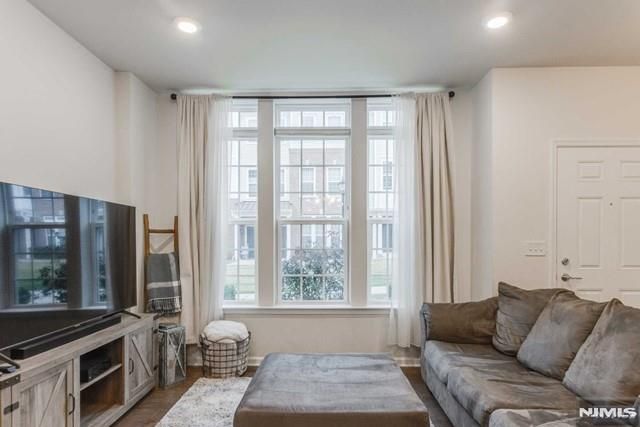 22 Veterans Drive, Wood Ridge, NJ 07075