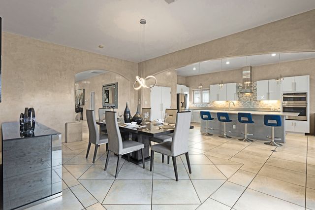 33 N. Estrellas Road, Santa Fe, NM 87507