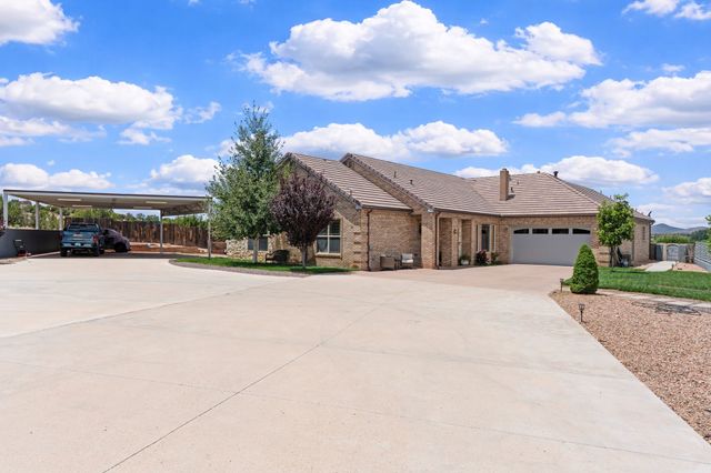 33 N. Estrellas Road, Santa Fe, NM 87507