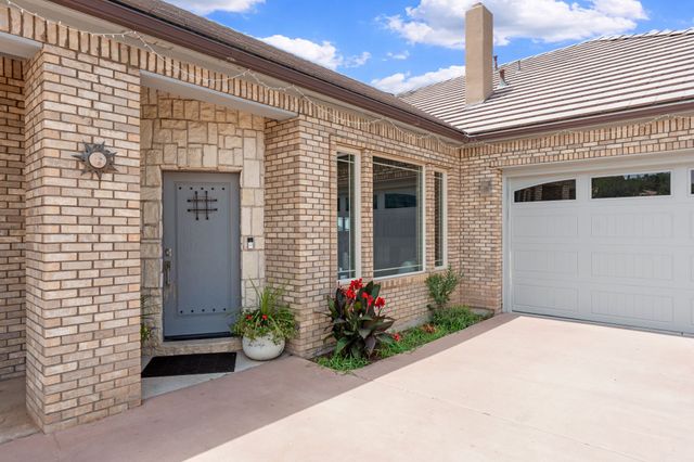 33 N. Estrellas Road, Santa Fe, NM 87507