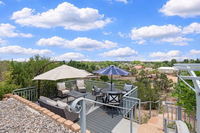 33 N. Estrellas Road, Santa Fe, NM 87507