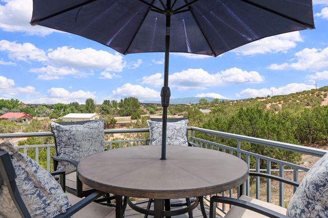 33 N. Estrellas Road, Santa Fe, NM 87507