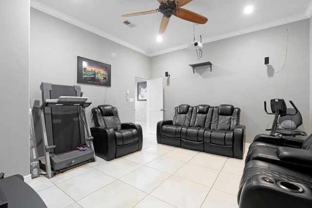 33 N. Estrellas Road, Santa Fe, NM 87507