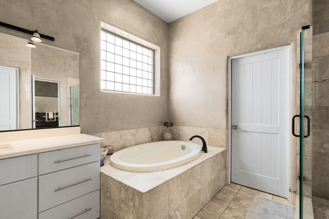 33 N. Estrellas Road, Santa Fe, NM 87507