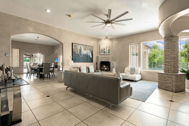 33 N. Estrellas Road, Santa Fe, NM 87507