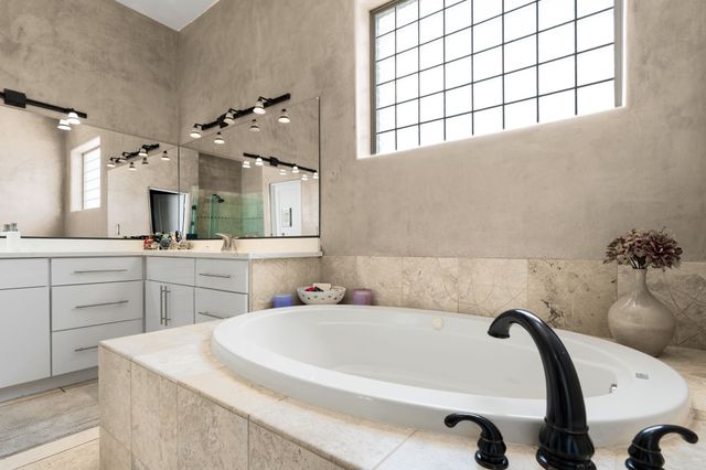 33 N. Estrellas Road, Santa Fe, NM 87507