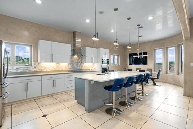 33 N. Estrellas Road, Santa Fe, NM 87507