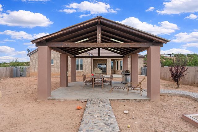 33 N. Estrellas Road, Santa Fe, NM 87507