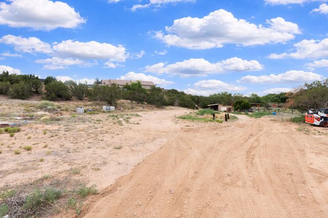 33 N. Estrellas Road, Santa Fe, NM 87507