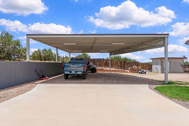 33 N. Estrellas Road, Santa Fe, NM 87507