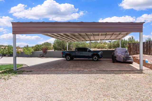 33 N. Estrellas Road, Santa Fe, NM 87507