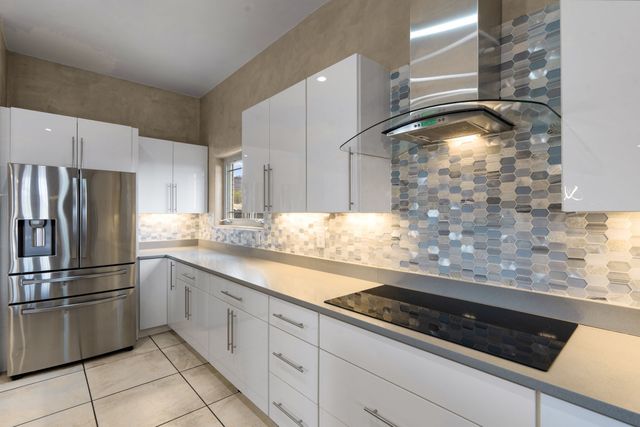 33 N. Estrellas Road, Santa Fe, NM 87507
