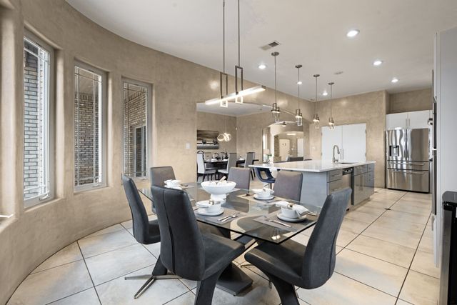 33 N. Estrellas Road, Santa Fe, NM 87507