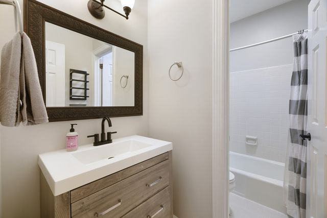 201 Rose Hall, Nashville, TN 37212