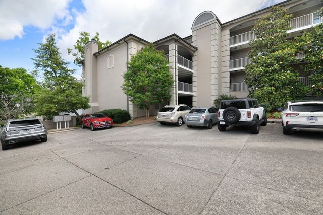 201 Rose Hall, Nashville, TN 37212