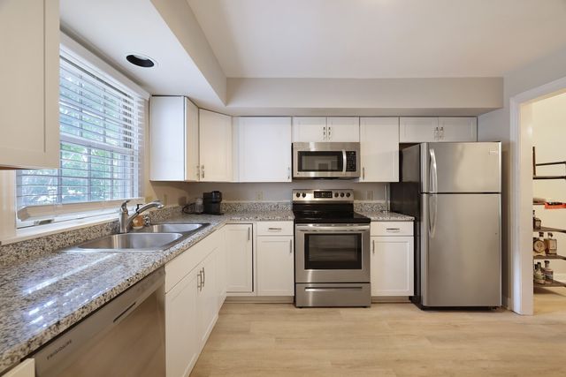 201 Rose Hall, Nashville, TN 37212