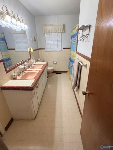 4011 E Crestview Drive, Huntsville, AL 35816