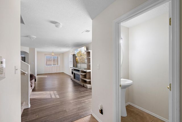9809 Marlborough Avenue SW, Albuquerque, NM 87121