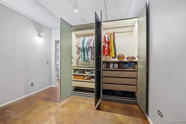 322 E Harrison Avenue 12, Royal Oak, MI 48067