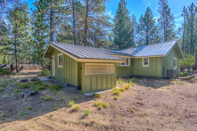 17592 Holgate Road, La Pine, OR 97739