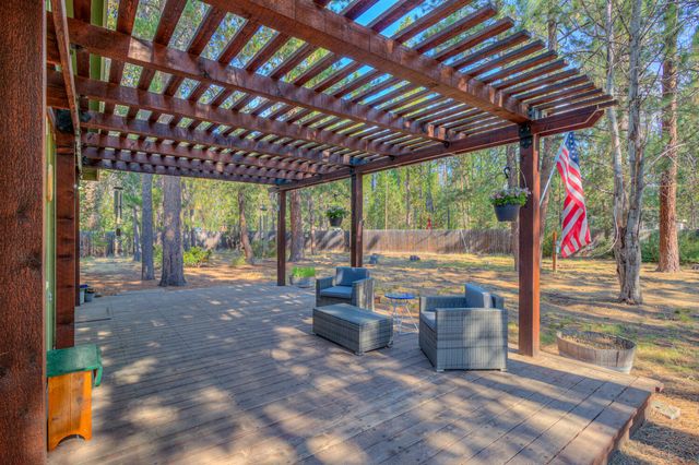 17592 Holgate Road, La Pine, OR 97739