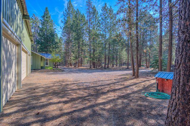 17592 Holgate Road, La Pine, OR 97739