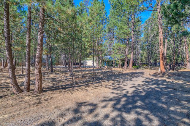 17592 Holgate Road, La Pine, OR 97739