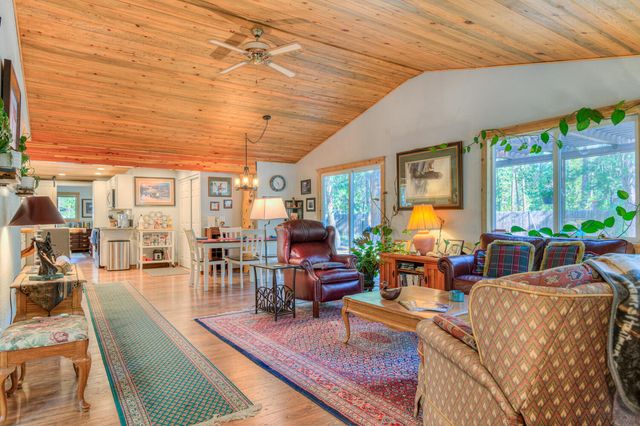 17592 Holgate Road, La Pine, OR 97739