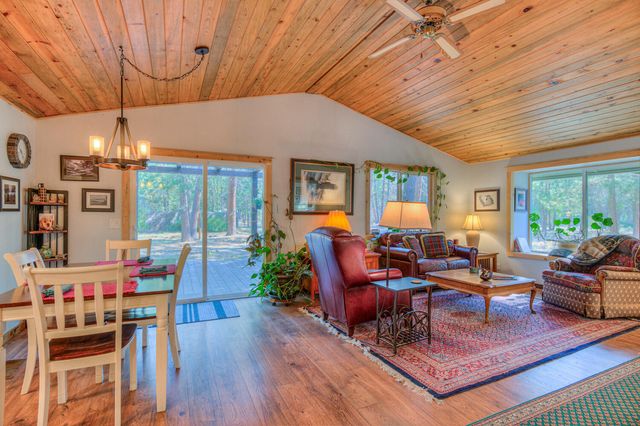 17592 Holgate Road, La Pine, OR 97739