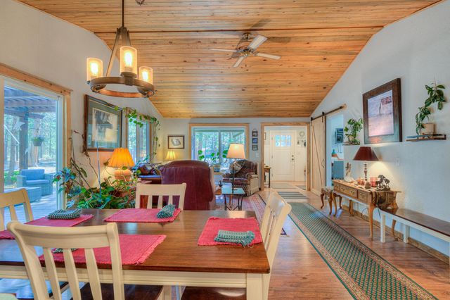 17592 Holgate Road, La Pine, OR 97739