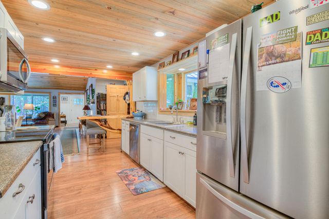 17592 Holgate Road, La Pine, OR 97739