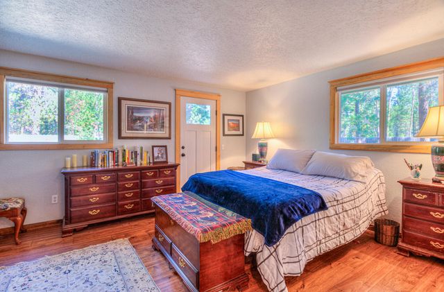 17592 Holgate Road, La Pine, OR 97739