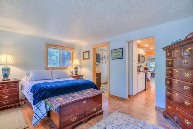 17592 Holgate Road, La Pine, OR 97739