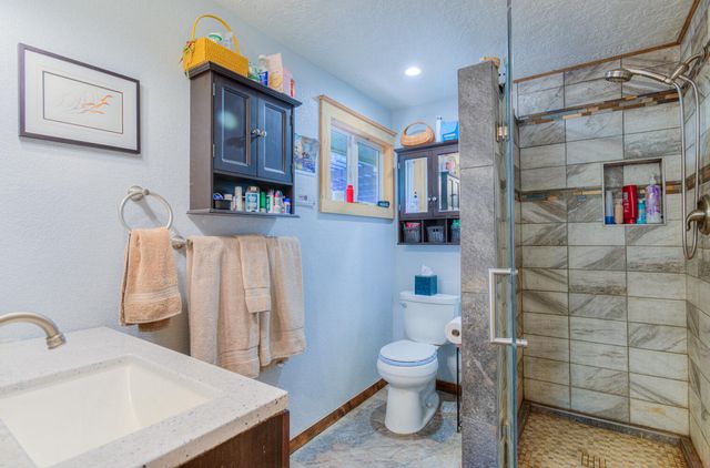 17592 Holgate Road, La Pine, OR 97739