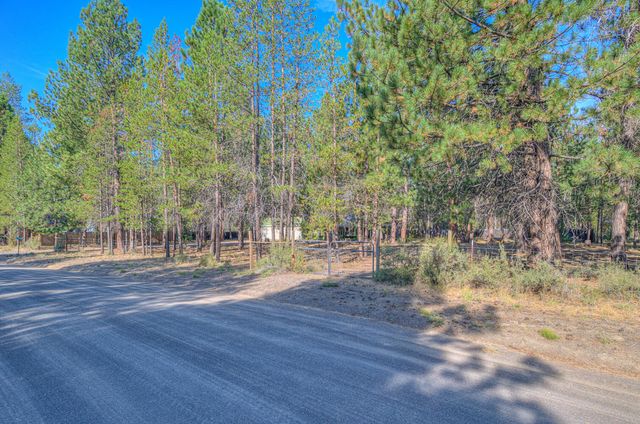 17592 Holgate Road, La Pine, OR 97739