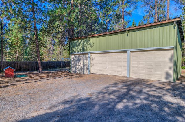 17592 Holgate Road, La Pine, OR 97739
