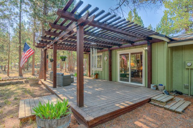 17592 Holgate Road, La Pine, OR 97739