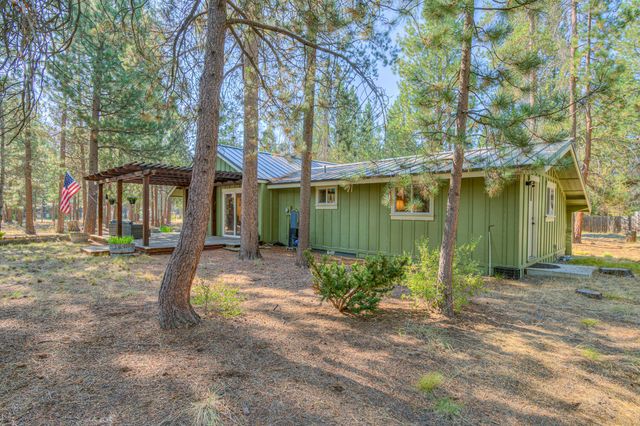 17592 Holgate Road, La Pine, OR 97739