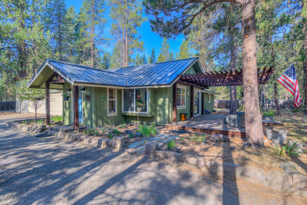 17592 Holgate Road, La Pine, OR 97739