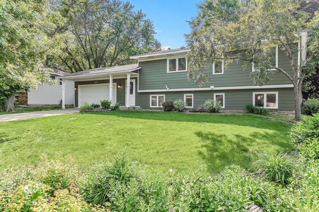 8563 72nd Street S, Cottage Grove, MN 55016