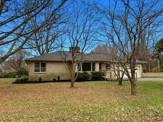 2736 Clinton Circle, Hopkinsville, KY 42240