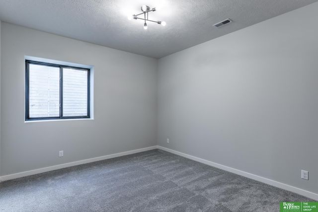 5708 N 195th Street, Elkhorn, NE 68022