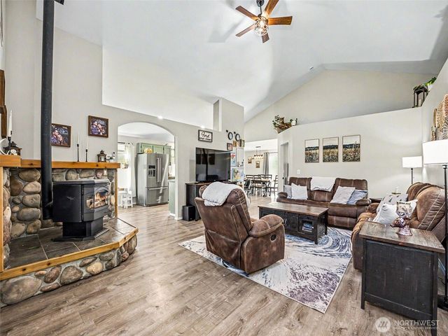 645 Orville Road E, Eatonville, WA 98328
