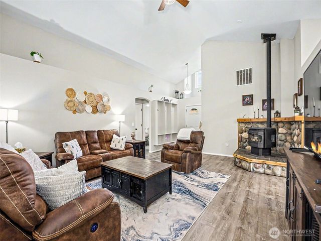 645 Orville Road E, Eatonville, WA 98328