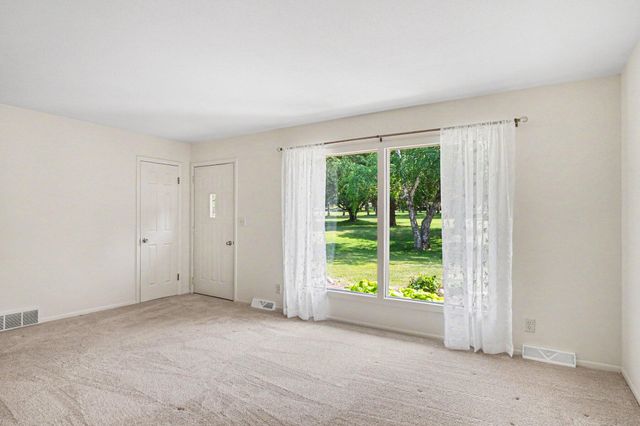 9941 Courtland Drive Ne, Courtland Twp, MI 49341