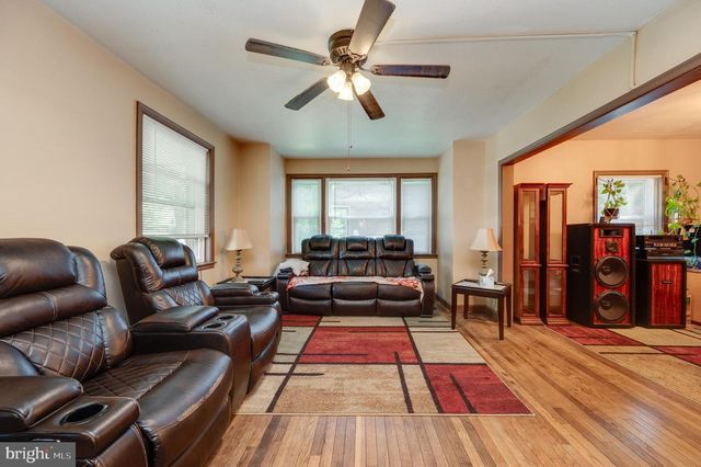 14 BEECHWOOD DR, Reading, PA 19606
