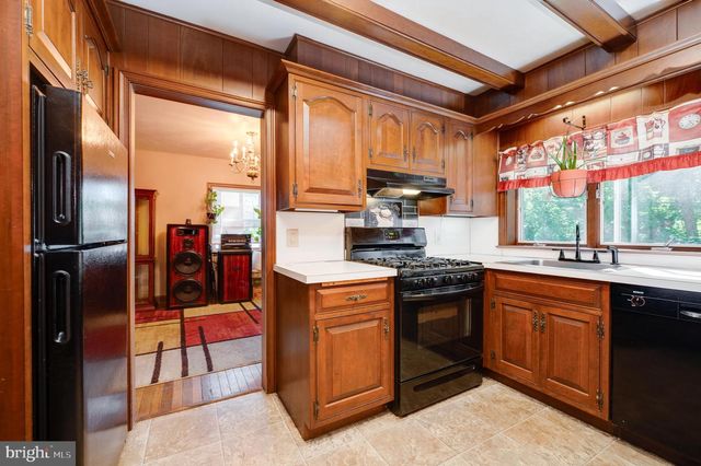 14 BEECHWOOD DR, Reading, PA 19606