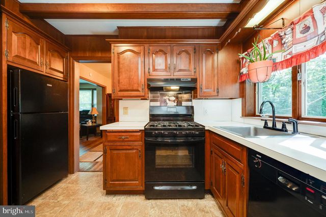 14 BEECHWOOD DR, Reading, PA 19606